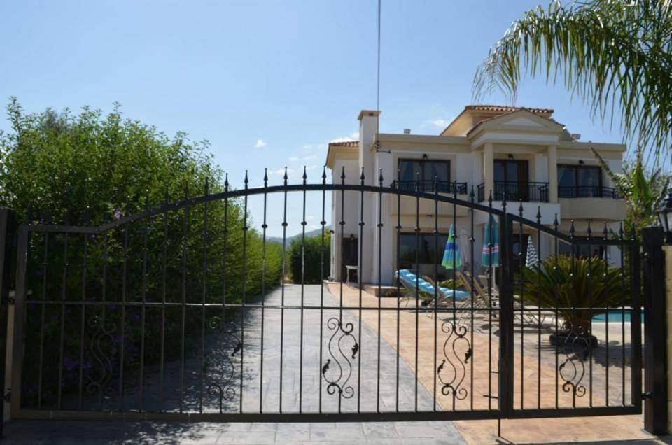 Dora' S Villa 阿尔加卡 外观 照片